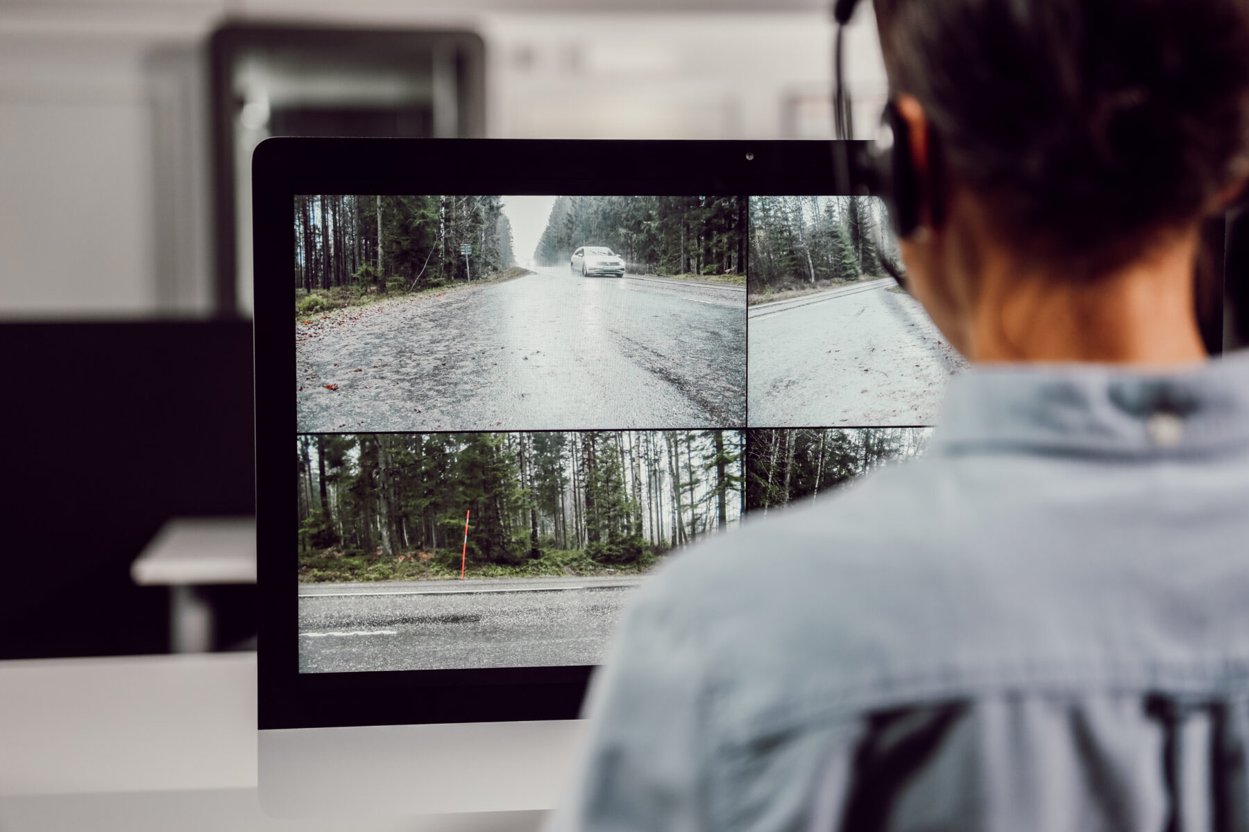 a woman in front of a screen. Call center service